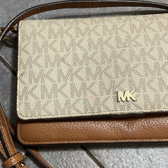 Michael Kors Tan and Cream Crossbody Bag - Picture 2 of 12